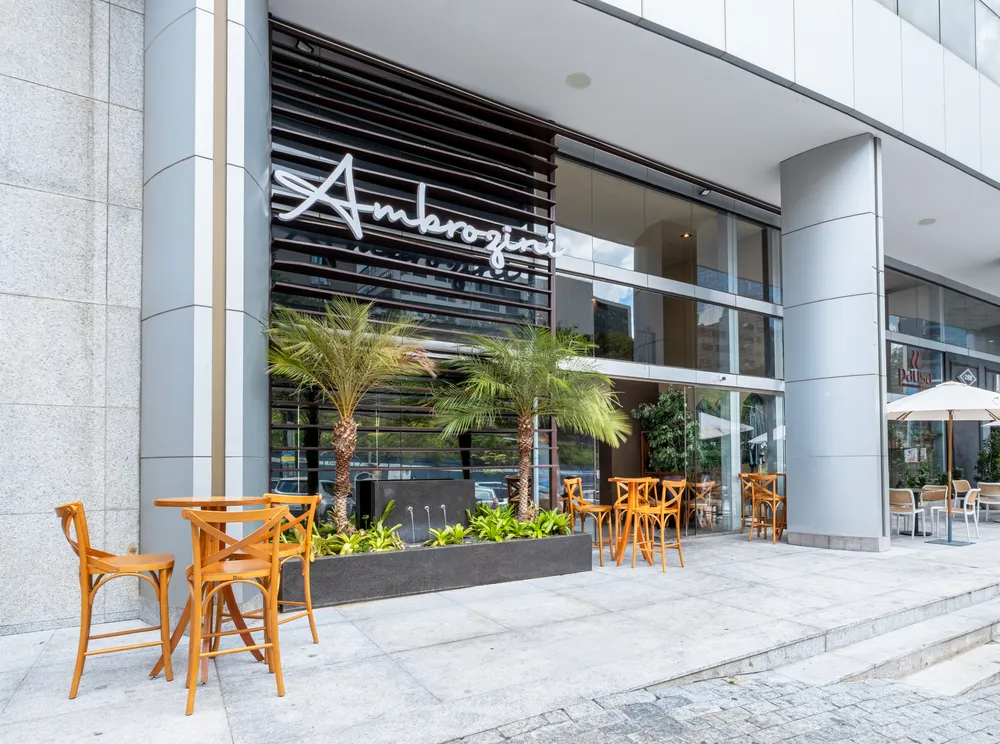 Obra comercial do restaurante Ambrozini, fachada, APTAR