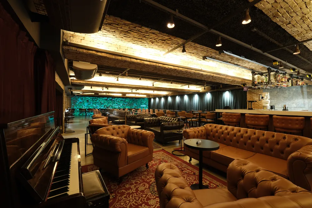 Obra comercial do lounge Whisper, APTAR